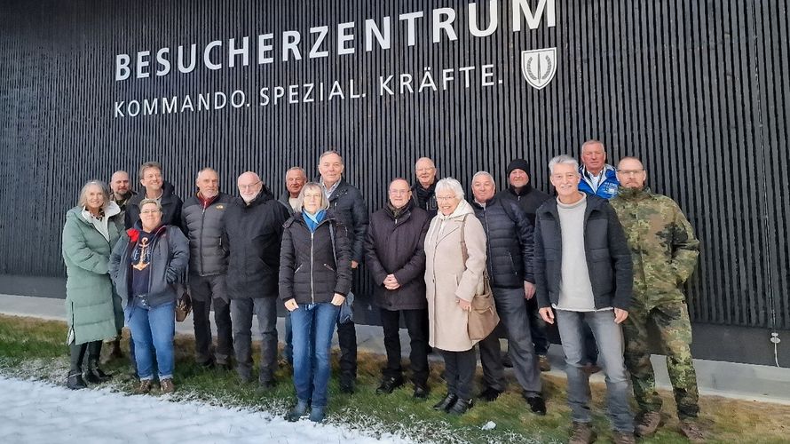 Gründungsmitglieder der Kameradschaft ERH Calw im Besucherzentrum des KSK in Calw. Foto: KERH Calw