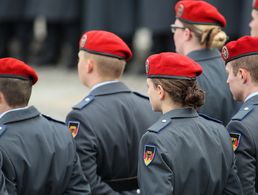 Für den Aufwuchs der Bundeswehr sind weitere Planstellen notwendig. Foto: Bundeswehr/Torsten Kraatz