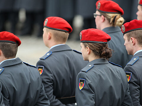 Für den Aufwuchs der Bundeswehr sind weitere Planstellen notwendig. Foto: Bundeswehr/Torsten Kraatz