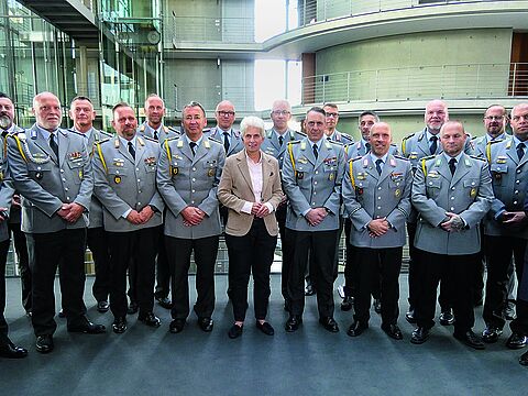 Eine erfahrene Ansprechpartnerin: FDP-Verteidigungspolitikern Marie-Agnes Strack-Zimmermann empfing die Seminarteilnehmer im Paul-Löbe-Haus.