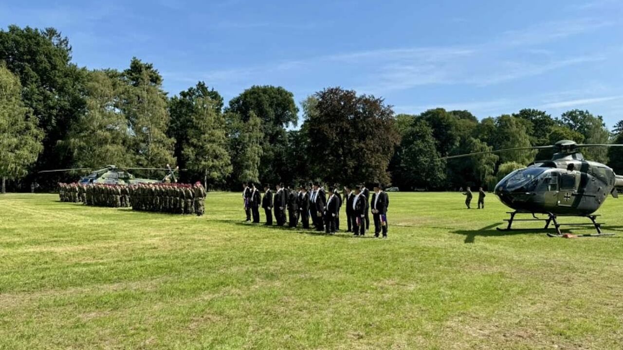 Gelöbnisformation mit Bückeburger Heeresfliegern. Foto: DBwV