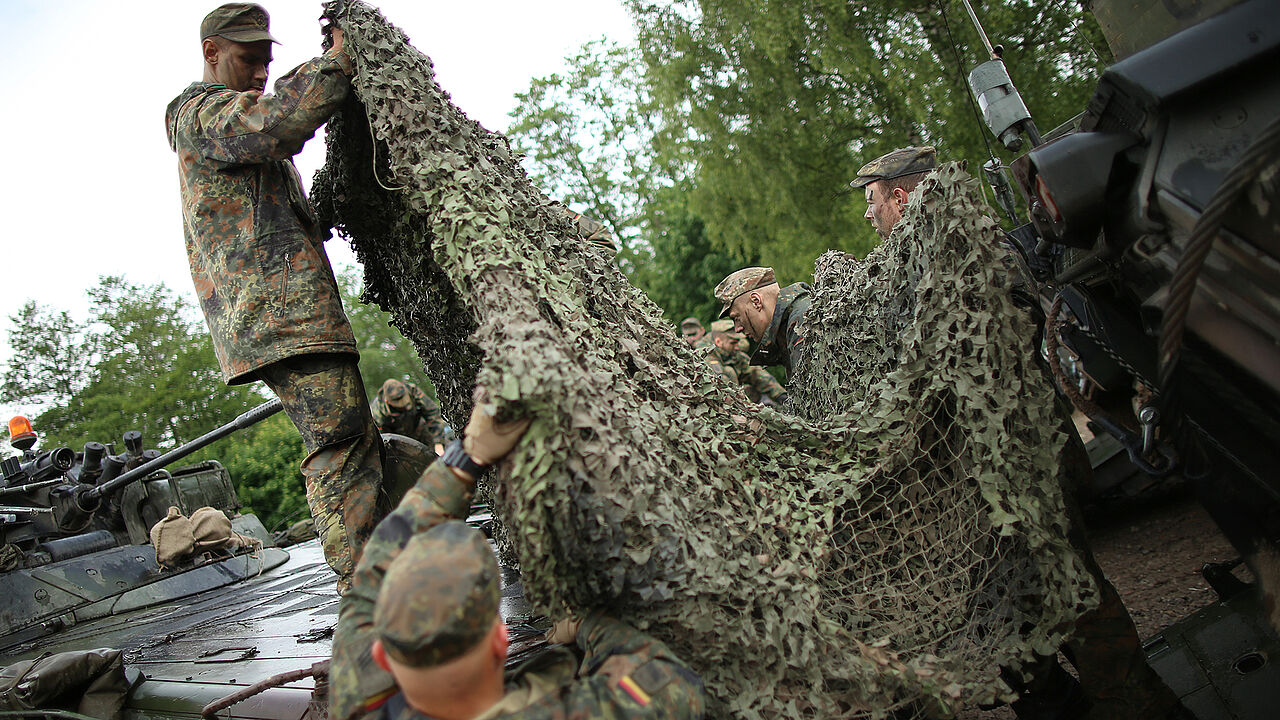 Deutsche Soldaten in Litauen: Mehrere Soldaten des von der Bundeswehr geführten Nato-Bataillons haben sich mit dem Coronavirus infiziert. Betroffen ist neben norwegischen und niederländischen Soldaten auch ein Deutscher. Archivfoto: Bundeswehr/Sebastian Wilke