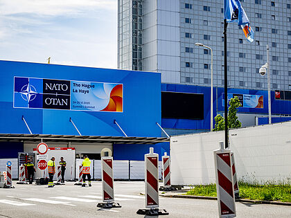 Die Vorbereitungen auf den NATO-Gipfel in Den Haag laufen auf Hochtouren. Foto: picture alliance/Robin Utrecht