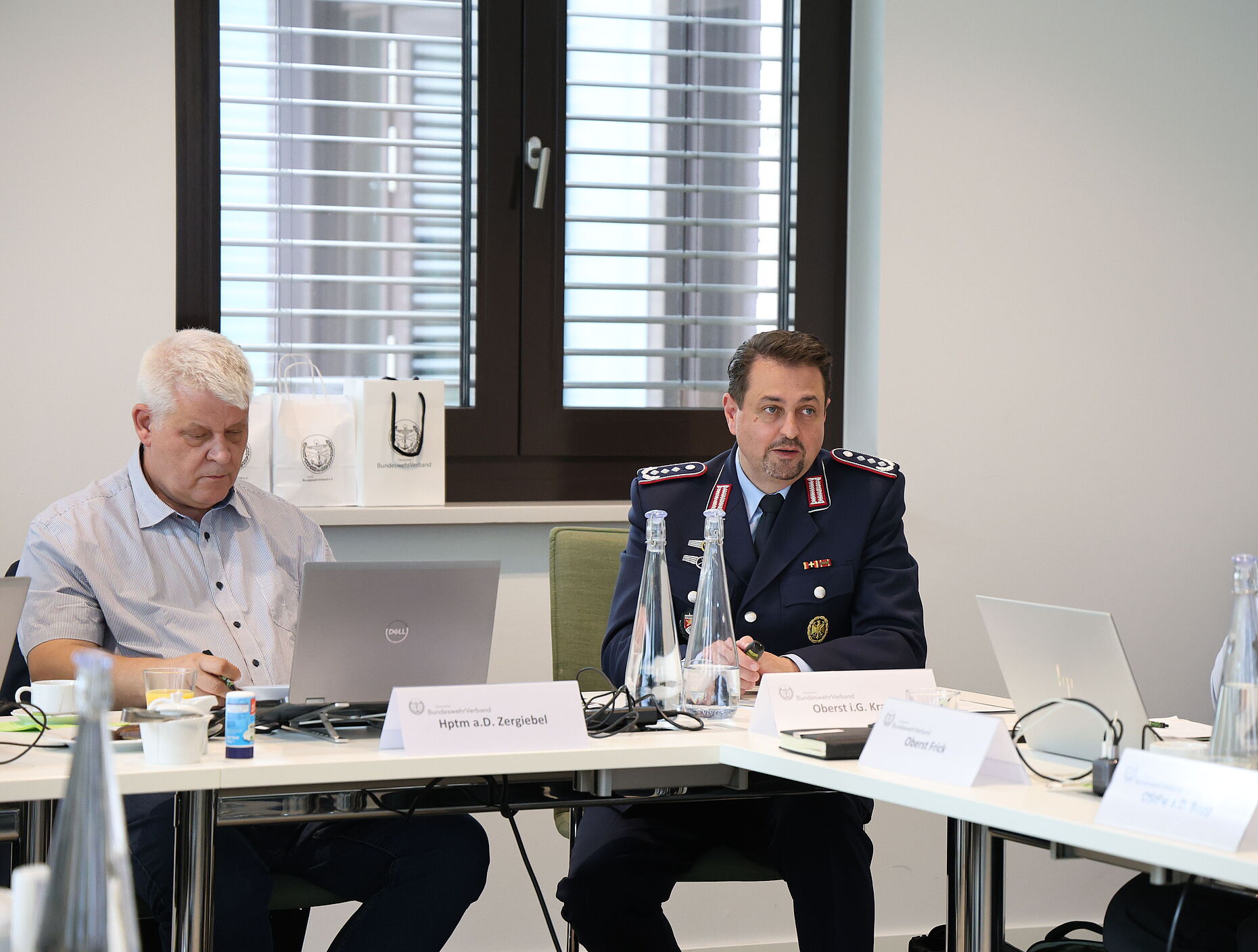 Leiter des Kompetenzzentrums Reservistenangelegenheiten, Oberst i.G. Florian Kracht, informierte aus seinem Arbeitsbereich. Foto: DBwV/Eva Krämer