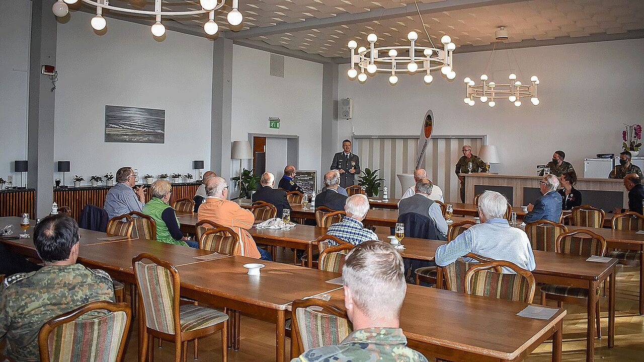 Die Mitglieder der StoKa Flensburg/Glücksburg freuten sich über das überraschende Treffen mit dem Bundesvorsitzenden. Foto: StoKa Flensburg/Glücksburg