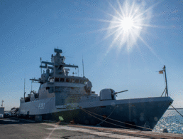 Die Korvette "Oldenburg" im Hafen von Limassol auf Zypern. Der Unifil-Einsatz soll um ein weiteres Jahr verlängert werden. Foto: DBwV/Bombeke