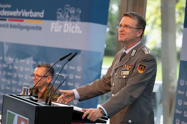Für den Bundesvorsitzenden, Oberst André Wüstner, gibt es genügend gute Gründe, bei den Personalratswahlen den DBwV zu wählen. Foto: DBwV/Yann Bombeke