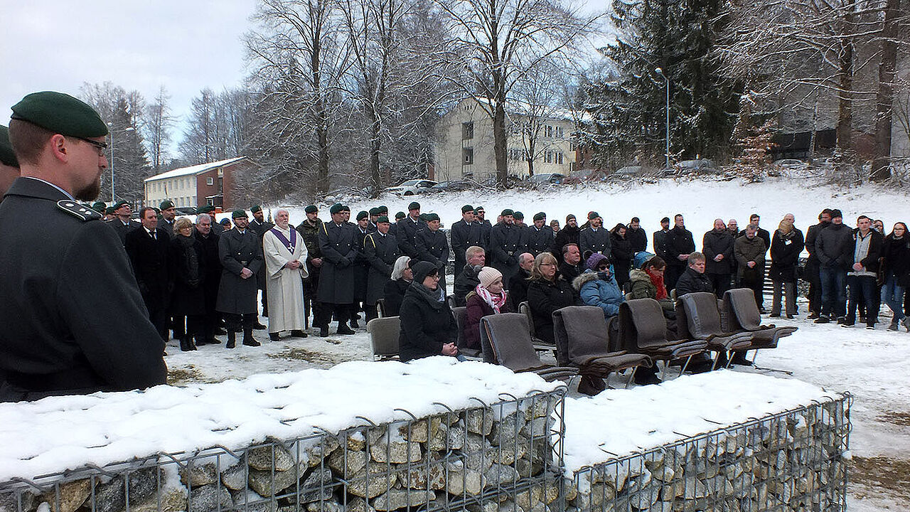 Gäste der Gedenkfeier Foto: PzGrenBtl 112