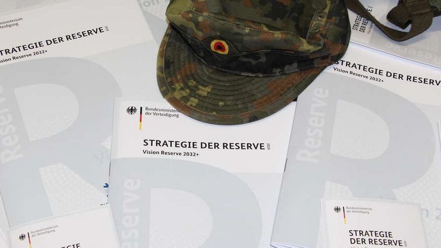 Grundlage für die jetzt vorgestellte "Weisung für die Reservistenarbeit" ist die 2019 erlassene Strategie der Reserve. Foto: Bundeswehr/Detlef Schachel