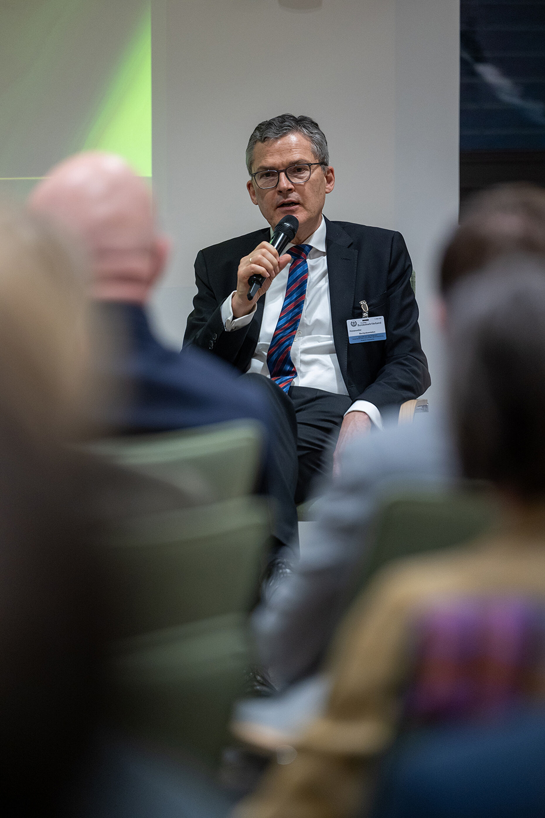 Roderich Kiesewetter sieht die Notwendigkeit eines kompletten Neuaufbaus der Bundeswehr. Foto: DBwV/Yann Bombeke