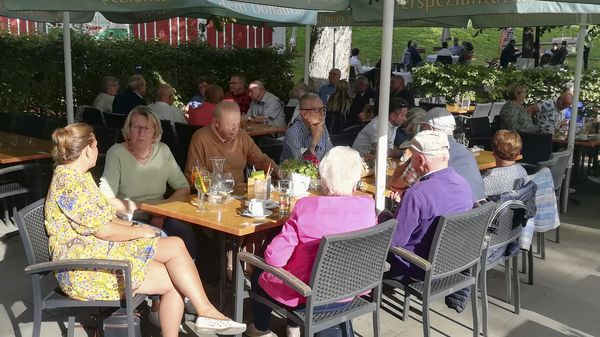 Das Sommerfest am Überlinger See nutzten ungewohnt viele Mitglieder der KERH Tuttlingen für ein Wiedersehen. Foto: Klaus Willmes