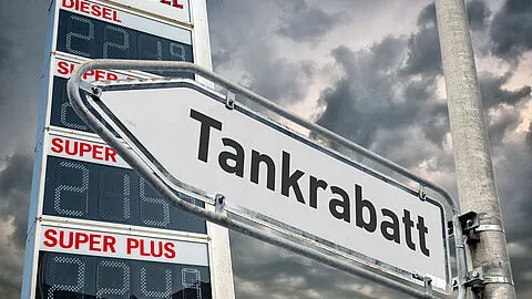 Für den Deutschen BundeswehrVerband ist die Entlastungsprämie der hohen Schrittpreise allerdings nur ein erster Schritt in die richtige Richtung Foto: picture alliance/SULUPRESS.DE/Torsten Sukrow/ SULUPRESS.DE