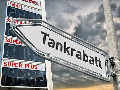 Für den Deutschen BundeswehrVerband ist die Entlastungsprämie der hohen Schrittpreise allerdings nur ein erster Schritt in die richtige Richtung Foto: picture alliance/SULUPRESS.DE/Torsten Sukrow/ SULUPRESS.DE