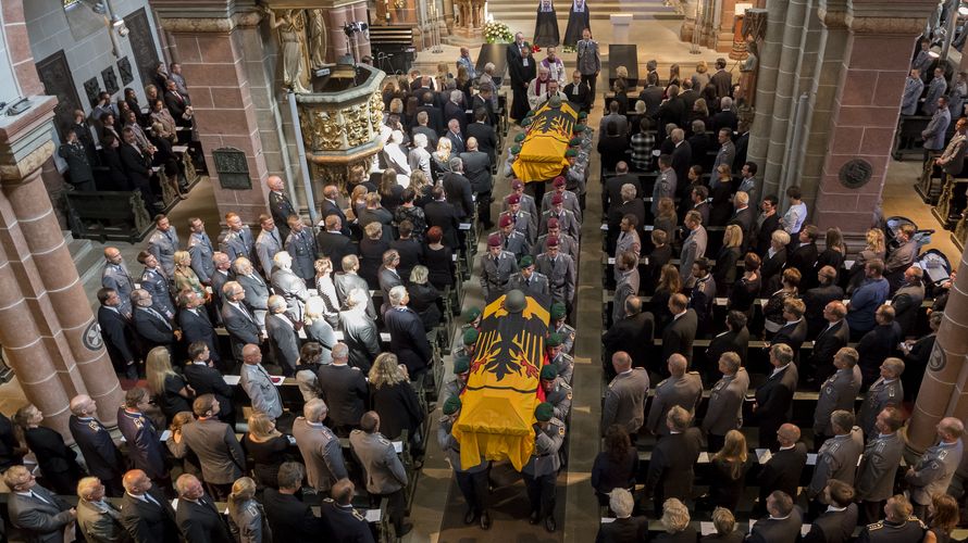 Trauerfeier für die verunglückten Piloten vom Kampfhubschrauberregiment 36 im Dom St. Peter im Heimatstandort Fritzlar Foto: Bundeswehr