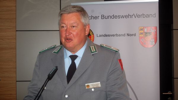 Oberstleutnant Thomas Behr eröffnet seine erste Kommandeurtagung als Landesvorsitzender. Foto: DBwV/Fritsch