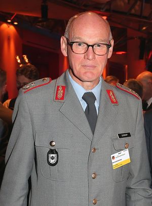 Generalmajor a.D. Reinhardt Zudrop, hier beim Parlamentarischen Abend des DBwV im September 2019, sieht keinen Platz in der Bundeswehr für Menschen mit extremistischen Einstellungen. Inakzeptabel seien aber auch pauschale Vorwürfe und Vorurteile. Foto: DBwV/Mika Schmidt