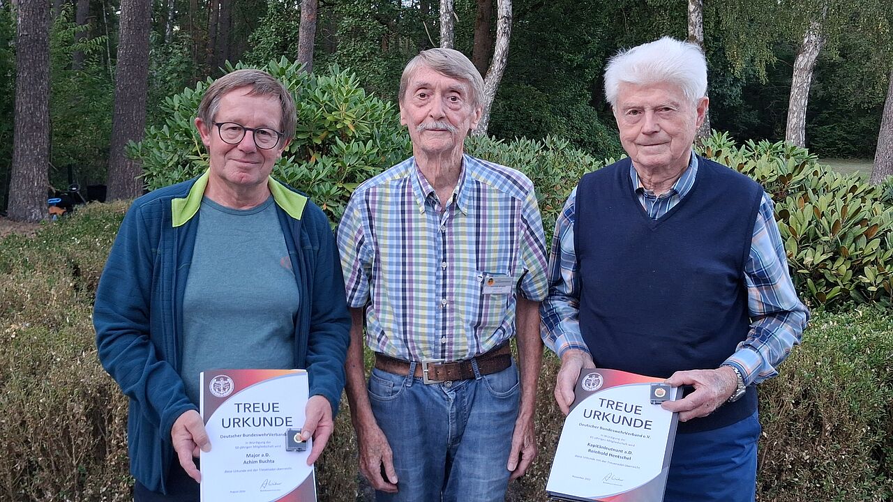 Achim Buchta (von links), Reinhard Wiedau und Reinhold Hentsche. Foto: DBwV