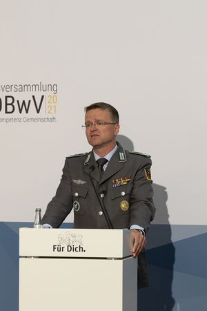 Der Bundesvorsitzende Oberstleutnant André Wüstner war voll des Lobes für das Engagement der Delegierten aus dem Landesverband Nord, insbesondere aber auch jenes der Kameradschaften ERH.