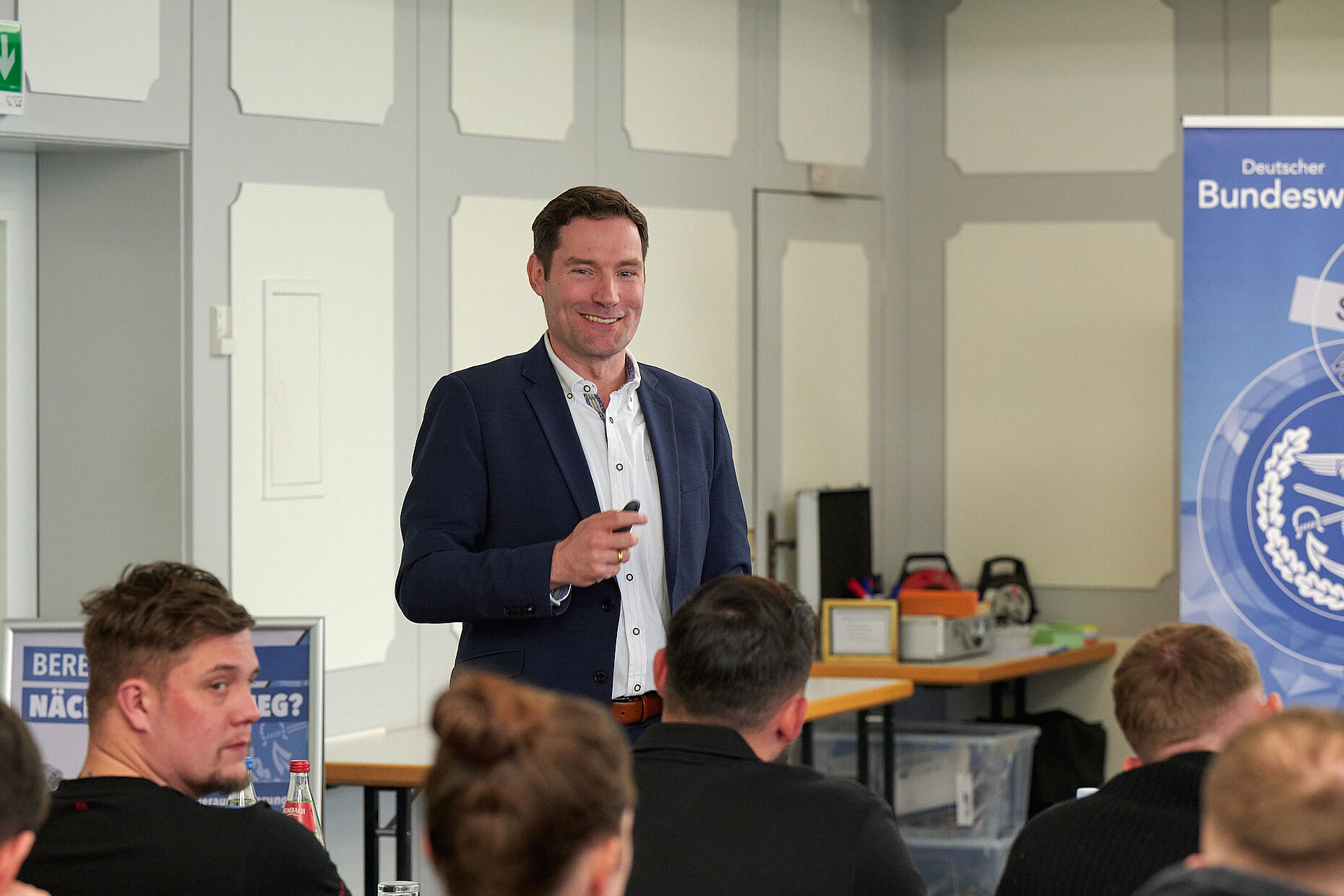 Tino Taute vom Referat R6 des DBwV vermittelte zu beachtende rechtliche Aspekte beim Ausscheiden aus der Bundeswehr. Foto: IK