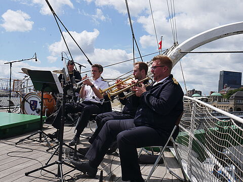 Musikalische Untermalung durch die Meerblech-Besetzung des Marinemusikkorps Kiel. Foto: DBwV