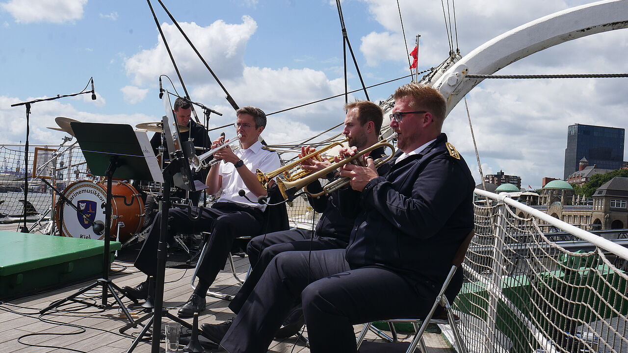 Musikalische Untermalung durch die Meerblech-Besetzung des Marinemusikkorps Kiel. Foto: DBwV