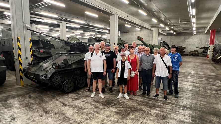Mit einem Besuch im Großgerätedepot des MHM hatte die sKERH Chemnitz die Möglichkeit, ihren Mitgliedern und Gästen etwas Außergewöhnliches anzubieten. Foto: Thomas Viertel