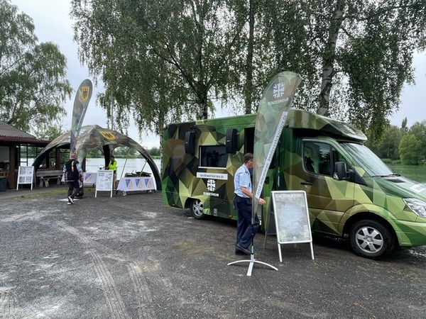 Am Karrieremobil der Bundeswehr konnten sich die Besucherinnen und Besucher über die vielfältigen Karrierechancen bei der Bundeswehr informieren. Foto: privat