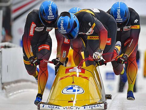 Das Viererbob-Team mit dem Sportsoldaten Candy Bauer will wie sachon vor vier Jahren die Goldmedaille holen. Foto: Bundeswehr/Viestur Lacis