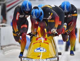 Das Viererbob-Team mit dem Sportsoldaten Candy Bauer will wie sachon vor vier Jahren die Goldmedaille holen. Foto: Bundeswehr/Viestur Lacis