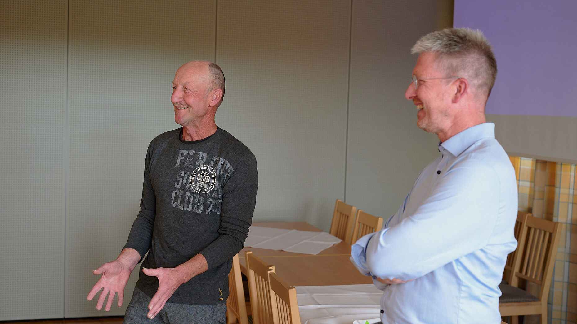 KERH-Vorsitzender Bernd Uiffinger dankte Notar Bernd Konrad und lud ihn zugleich für einen weiteren Vortrag zu diesem wichtigen Thema ein. Foto: ik