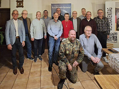 Bei der Wahlversammlung in Külsheim wurden die Mitglieder des Vorstandes der KERH mit Vorsitzendem Oberstabsfeldwebel a.D. Amin Rother (links imi Bild)  in ihren Ämtern bestätigt. Foto: Reinhold Wolpert