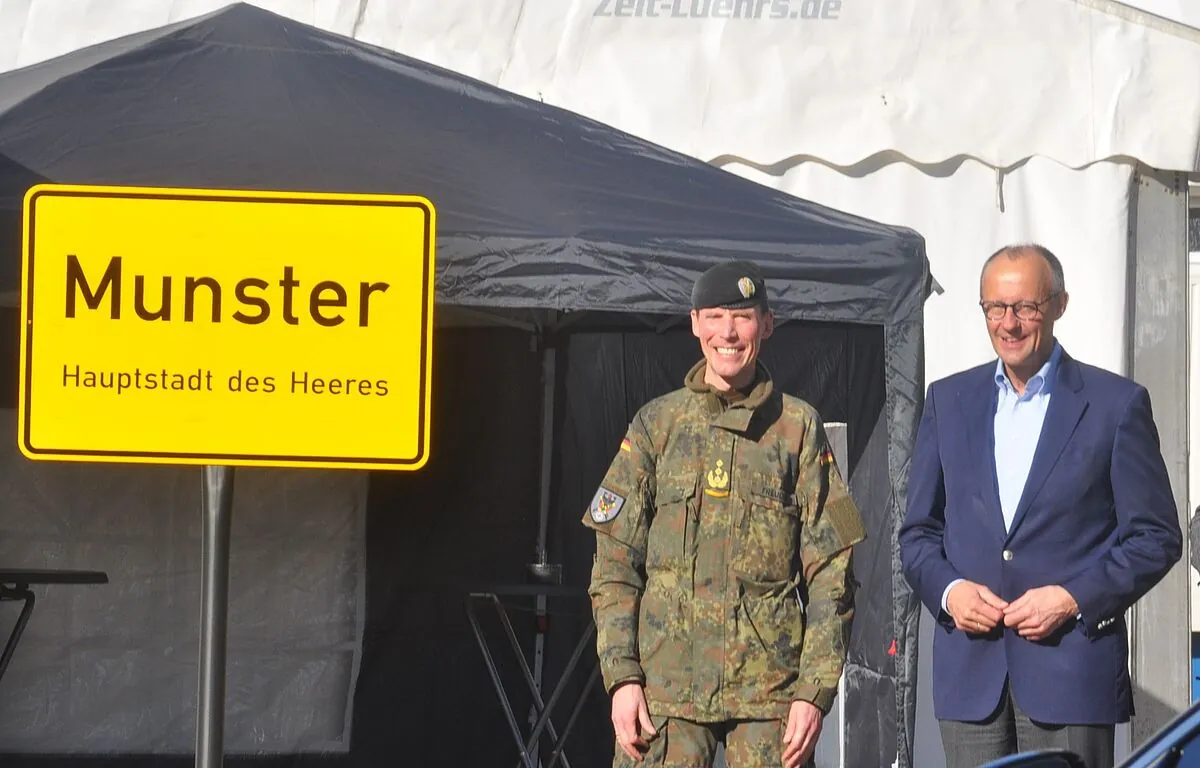 Generalleutnant Dr. Christian Freuding begrüßte Bundeskanzler Friedrich Merz in Munster. Foto: DBwV