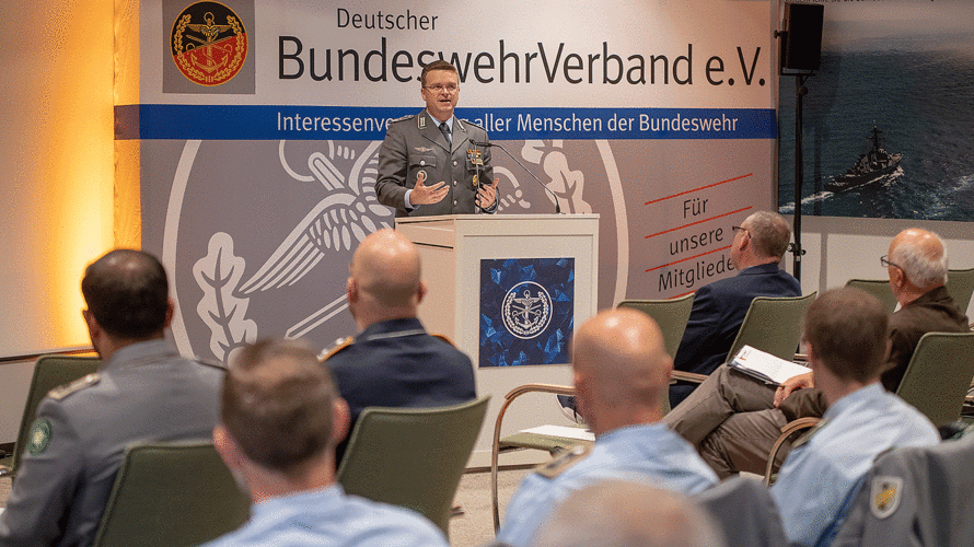 Es war eine wirklich volle Woche, sei es bei der Veteranentagung beim DBwV...  Foto: DBwV/Bombeke