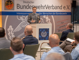 Es war eine wirklich volle Woche, sei es bei der Veteranentagung beim DBwV...  Foto: DBwV/Bombeke
