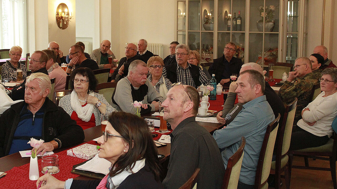Großes Interesse hatten die 34 Mitglieder an den Informationen zum Sozialdienst der Bundeswehr. Foto: DBwV/Ingo Kaminsky