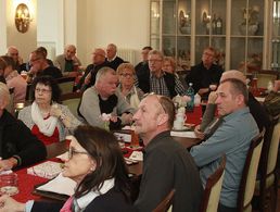 Großes Interesse hatten die 34 Mitglieder an den Informationen zum Sozialdienst der Bundeswehr. Foto: DBwV/Ingo Kaminsky