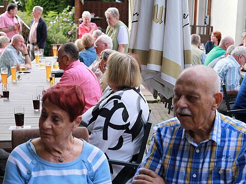 Gesellig ging es zu beim Sommerfest der Ehemaligen in Aachen. Foto: Barbara Fink-Abicht
