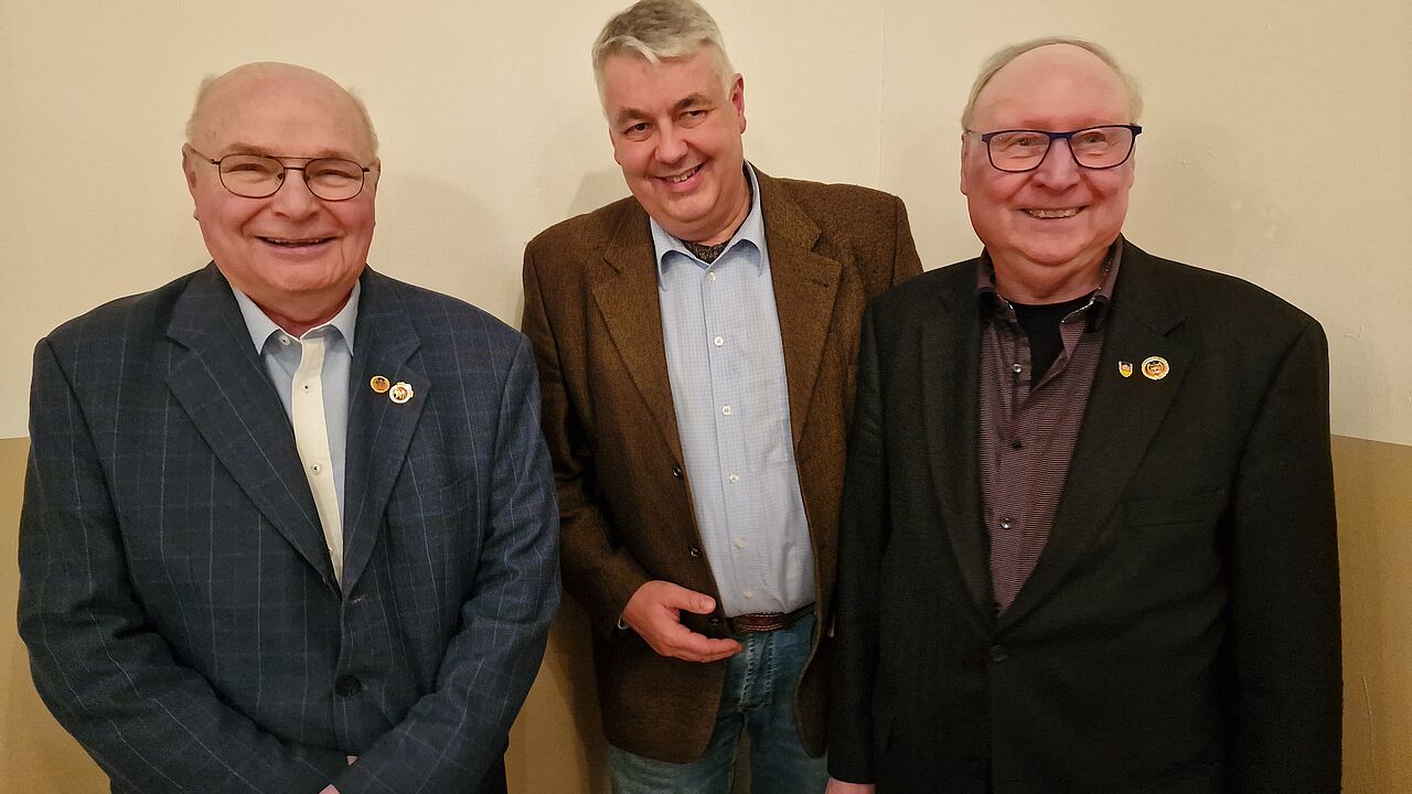 Der Vorgänger von Demsat Stabsfeldwebel a.D. Norbert Leihe, Jens Körting und Wolfgang Demsat Foto: DBwV