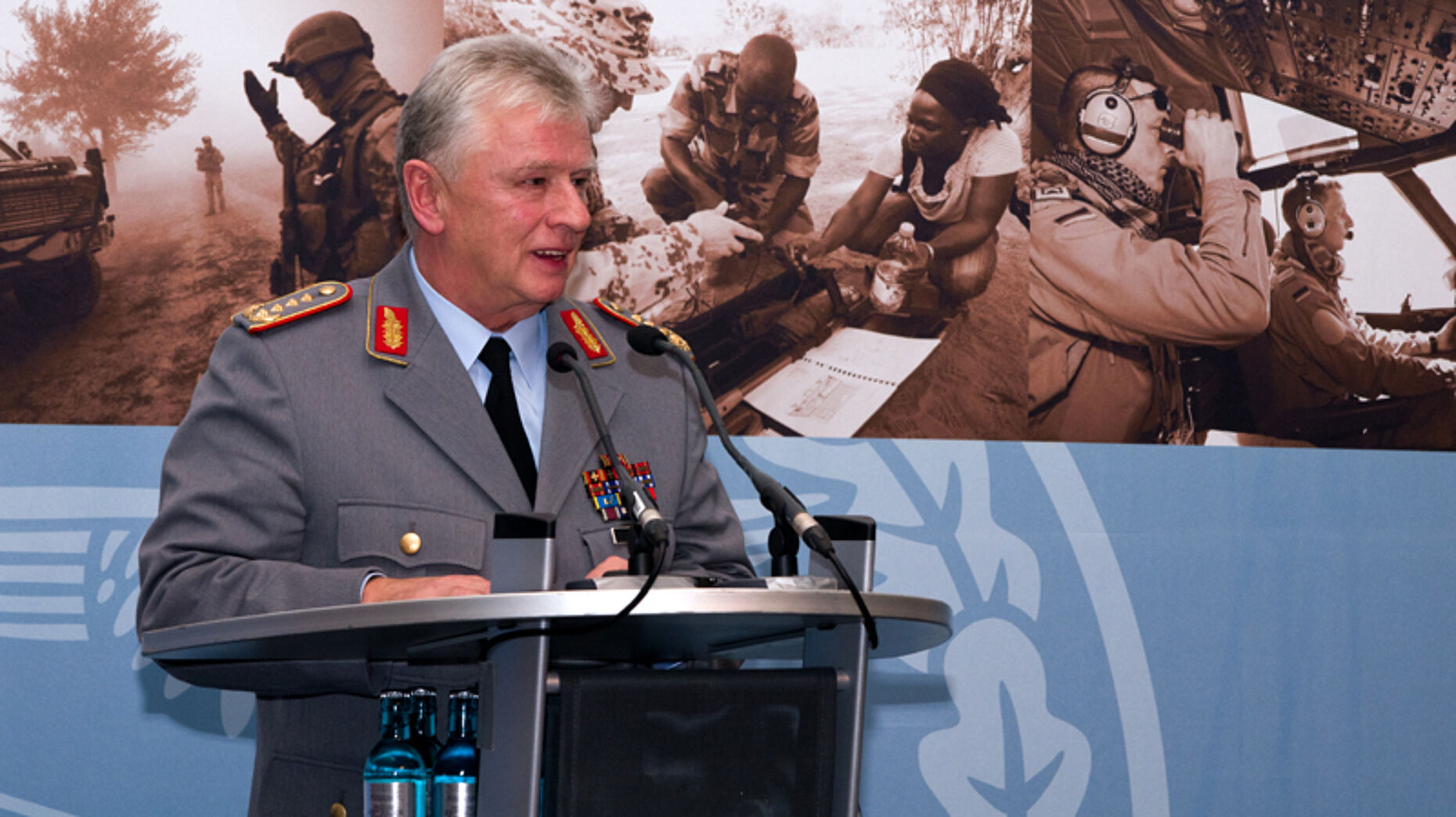 Die Festrede in Berlin hielt der Generalinspekteur der Bundeswehr, General Volker Wieker.