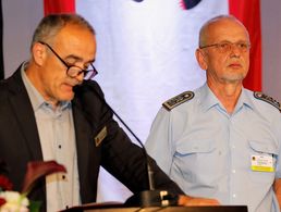 Der stellvertretende DBwV-Bundesvorsitzende, Oberstabsfeldwebel a.D.  Jürgen Görlich (l.), hielt die Laudatio auf Thomas Bielenberg. Fotos: DBwV/Kruse