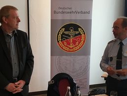 Als hochkarätigen Referenten konnte Tagungsleiter StFw Volker Keil den Bundestagsabgeordneten Dirk Vöpel (SPD) begrüßen. Foto: DBwV/Pfenning