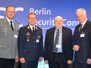 Es brauche eine verbesserte Zusammenarbeit, so Hauptmann Andreas Steinmetz (2.v.l.) auf der diesjährigen BSC. Foto: DBwV