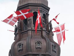 Flaggentag in Dänemark: Am 5. September werden mit der Beflaggung im ganzen Land die ins Ausland entsandten Soldaten gefeiert. Foto: picture alliance / Ritzau Scanpix | Keld Navntoft