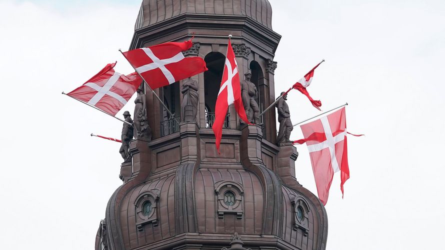 Flaggentag in Dänemark: Am 5. September werden mit der Beflaggung im ganzen Land die ins Ausland entsandten Soldaten gefeiert. Foto: picture alliance / Ritzau Scanpix | Keld Navntoft