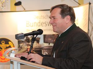 Der StoKa-Vorsitzende, Oberstlautnant a.D. Heinrich Stadelmaier, begrüßte die Gäste im Casino der UniBw München. Foto: DBwV/Ingo Kaminsky