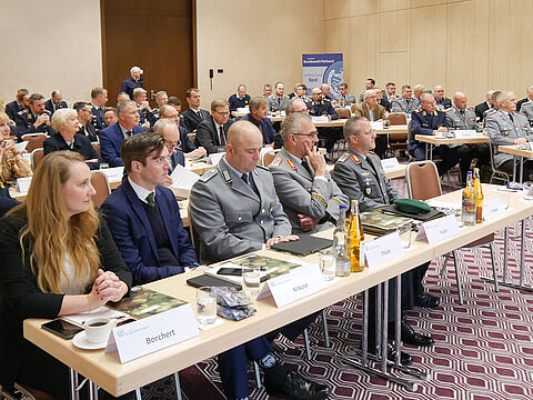 Rund 60 Kommandeure und Dienststellenleiter sind in Adendorf auf Einladung des Landesverbandes Nord zusammengekommen. Foto: LV Nord