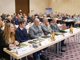 Rund 60 Kommandeure und Dienststellenleiter sind in Adendorf auf Einladung des Landesverbandes Nord zusammengekommen. Foto: LV Nord