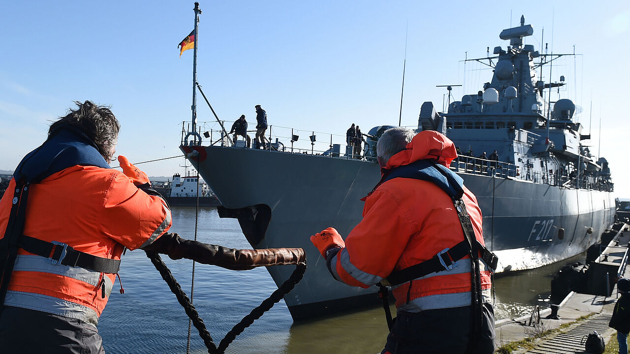 Überstunden zu befehlen, da sonst der Auftrag nicht erfüllt werden kann, darf nicht als Begründung für Ausnahmeetatbestände der SAZV herhalten. Foto: dpa