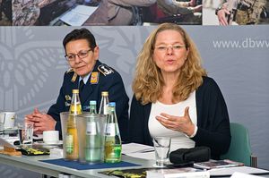 Oberstarzt Dr. Gesine Krüger und die Bundestagsabgeordnete Doris Wagner (r.) (Grüne) standen Rede und Antwort.