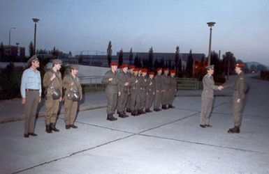 U?bergabe-Appell der NVA an die Bundeswehr 1990. Foto: Klaus Schöne